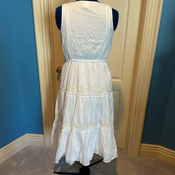 Elegant White Sleeveless Dress with details by Joie - Picture 3 of 6